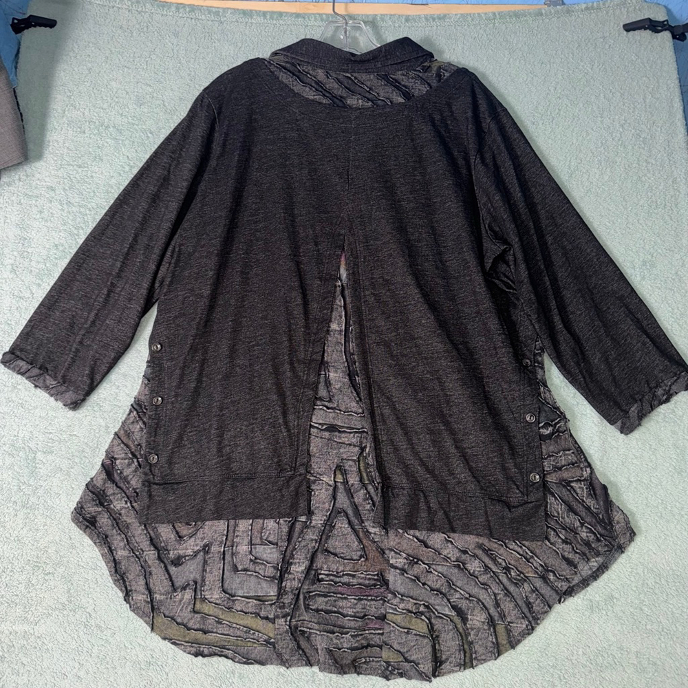 Women's Parsley & Sage Gray Black Tunic Top Size 1x Boho Patterned Artsy Button - Picture 8 of 12
